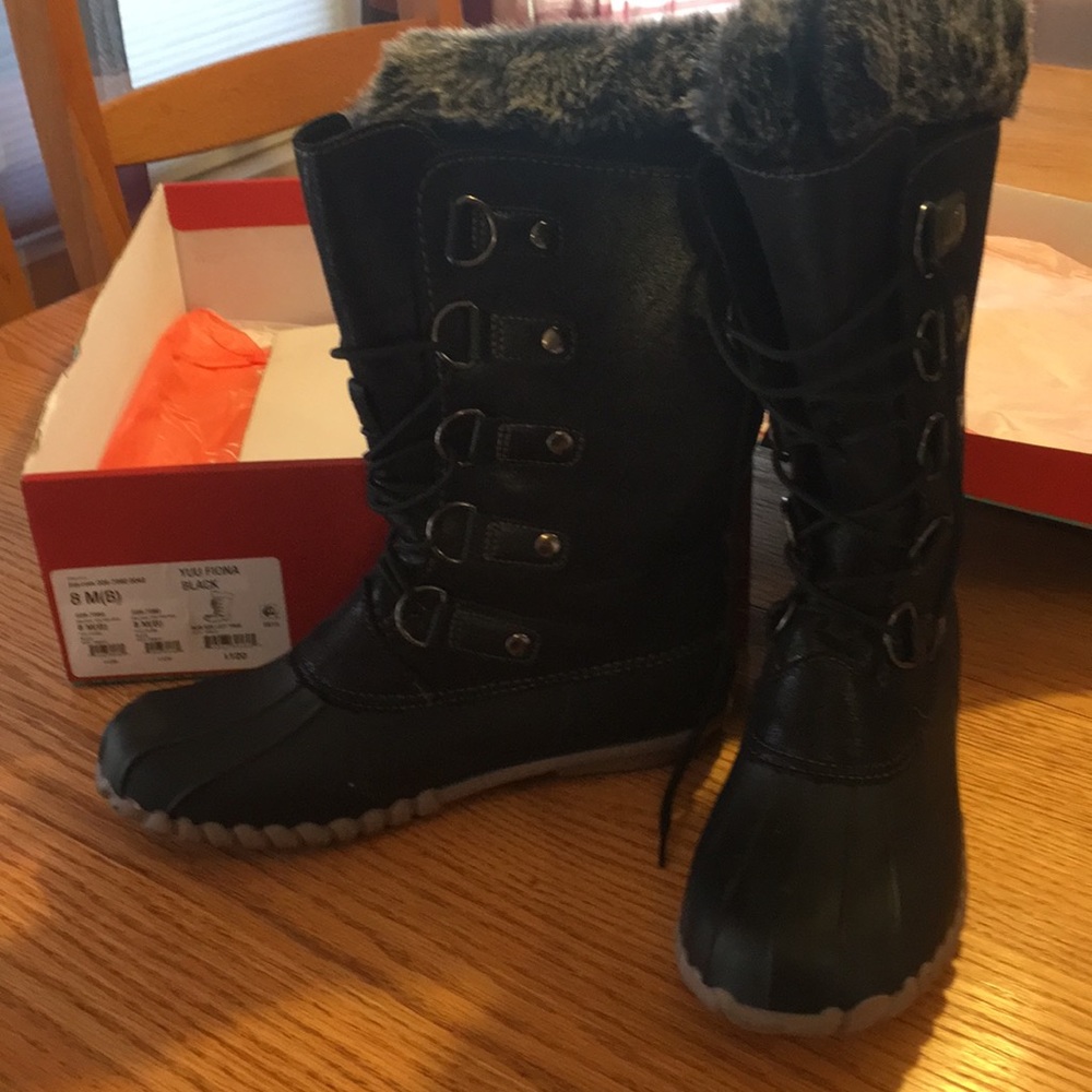 Black with fur trim winter boots