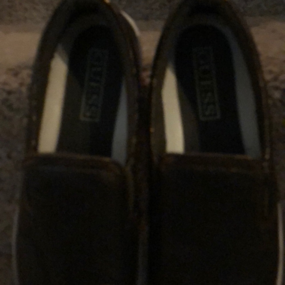Sneakers - Picture 2 of 7