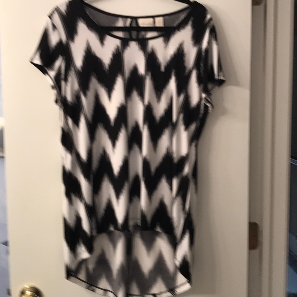 Chico’s black and white top, great shape!