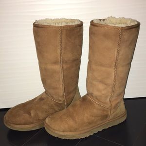 UGG BOOTS SIZE 7 CHESTNUT