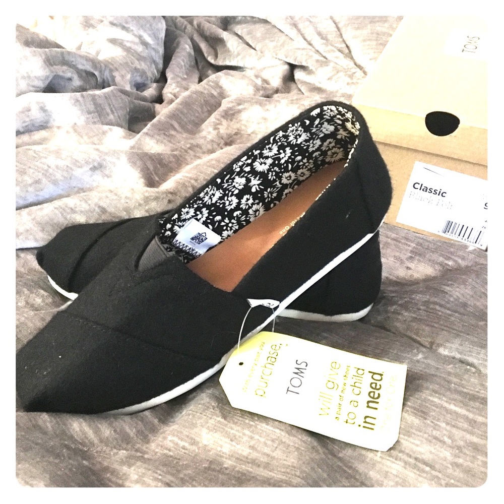 Tom's Classic Shoes - size 9 - NWT - black felt