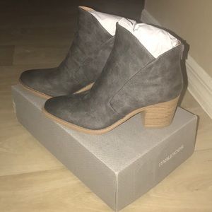 Maurice’s gray booties size 10