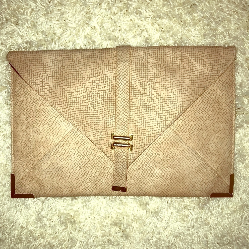 ❗️❗️SOLD❗️❗️ Oversized pale pink clutch