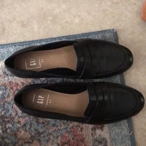 black leather gap loafer