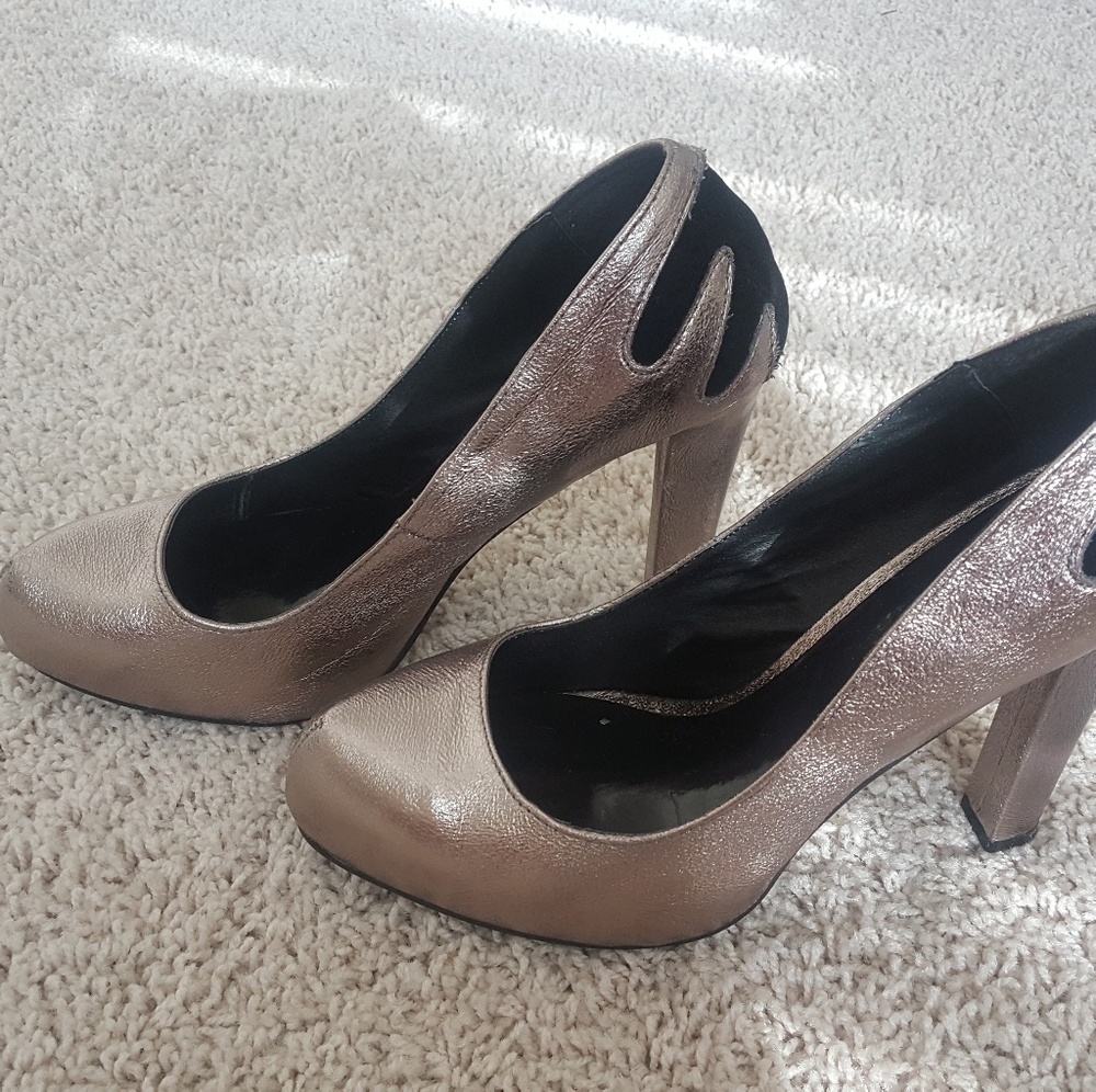 Size 8 pumps