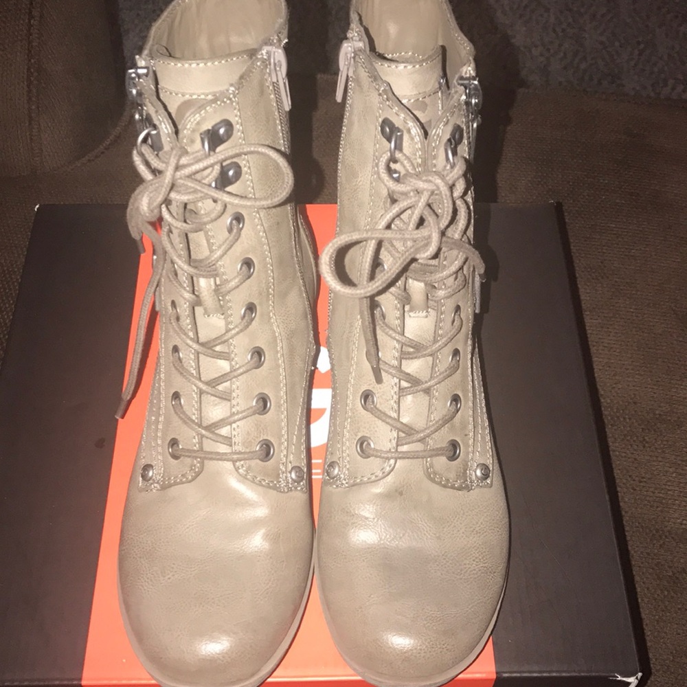 Guess boots