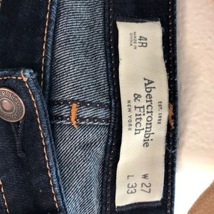 NWOT Abercrombie & Fitch skinny jeans.