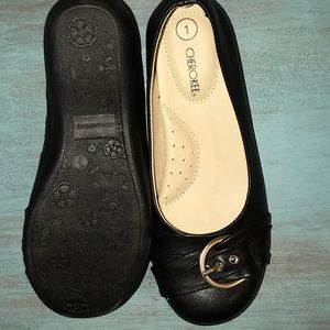 Black ballet flats