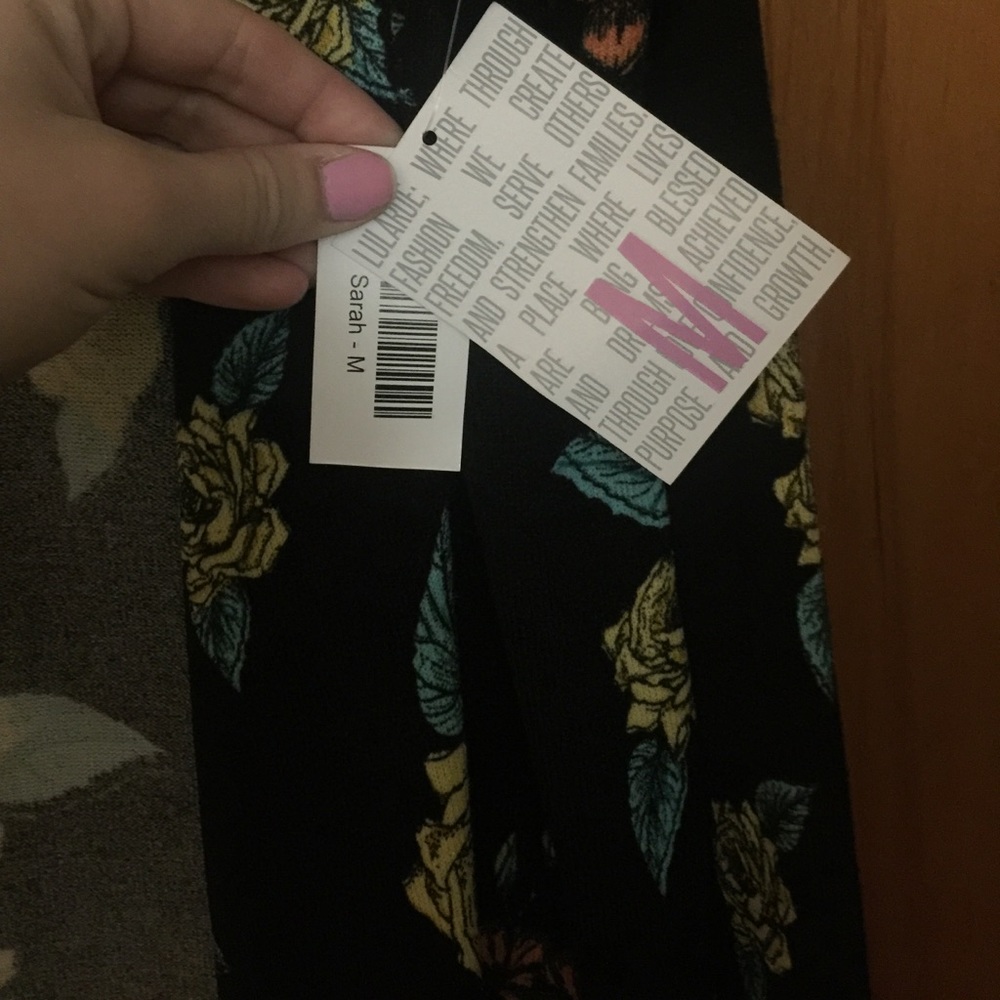 BNWT LLR Sarah HTF Alice In Wonderland Roses 🌹🦄 - Picture 2 of 5