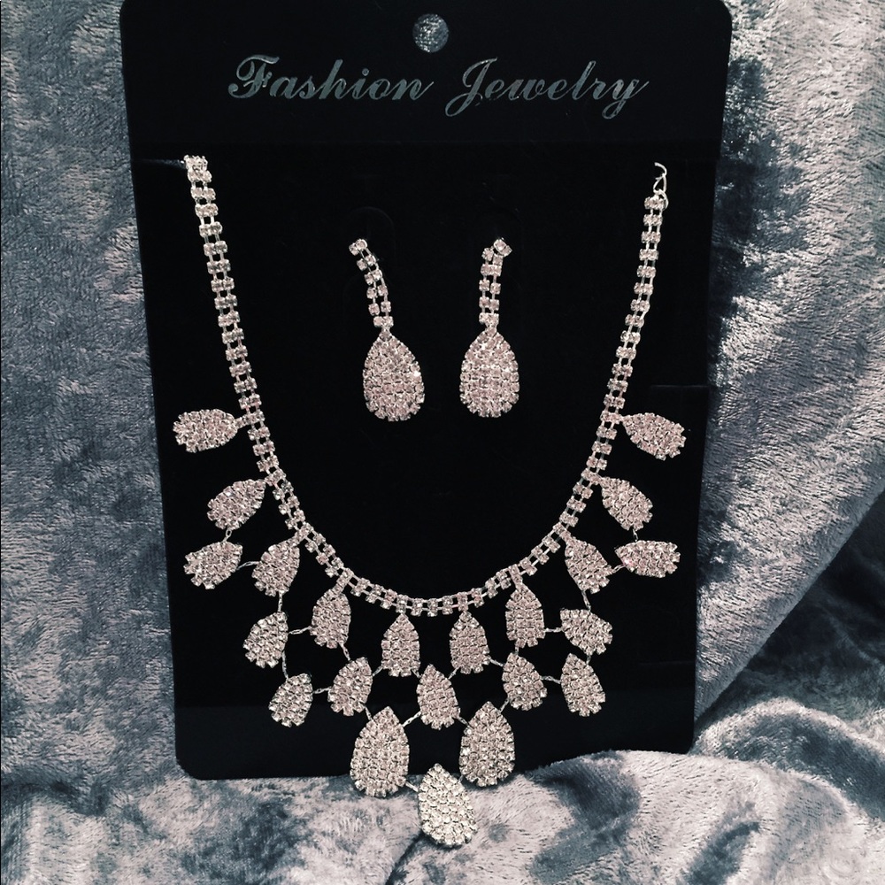 Sparkling Crystal Necklace & Earrings - Picture 3 of 3