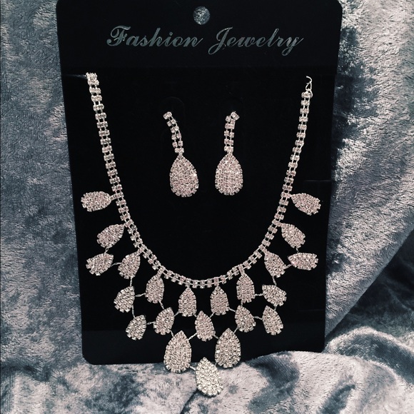 Sparkling Crystal Necklace & Earrings - Picture 3 of 3