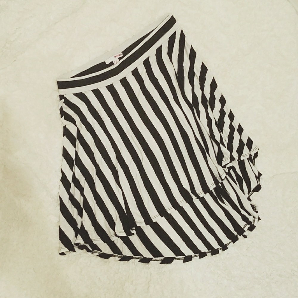 GUC striped hi-lo skirt 💥 DESCRIPTION FOR SIZING