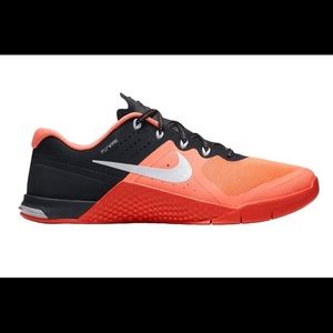 Gently used women's metcon 2 sz 8