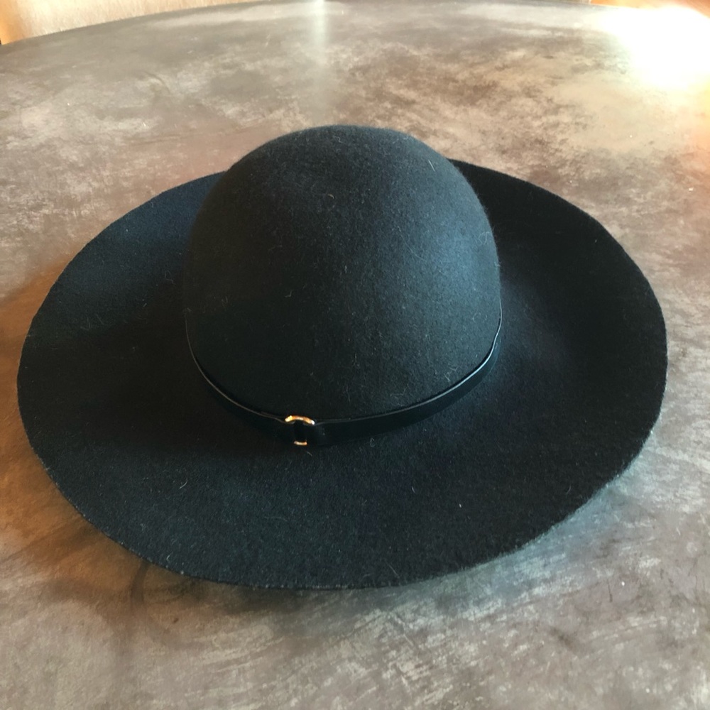 Wool hat - Picture 1 of 3