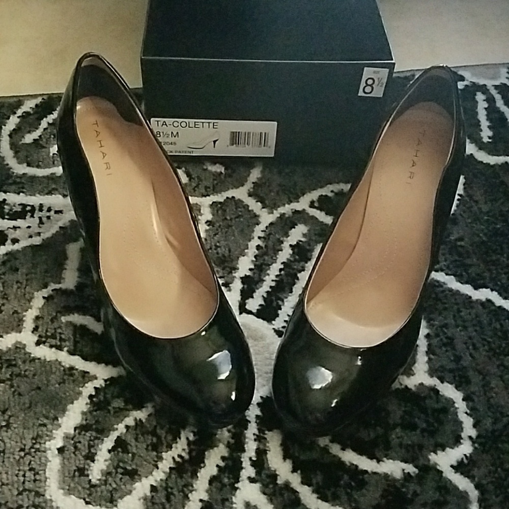 Tahari Colette black patent pumps, size 8.5