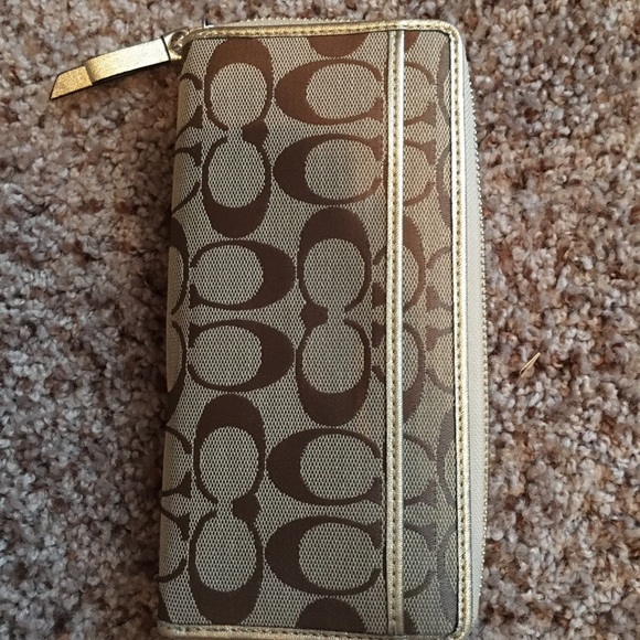 Coach Wallet - Picture 2 of 3
