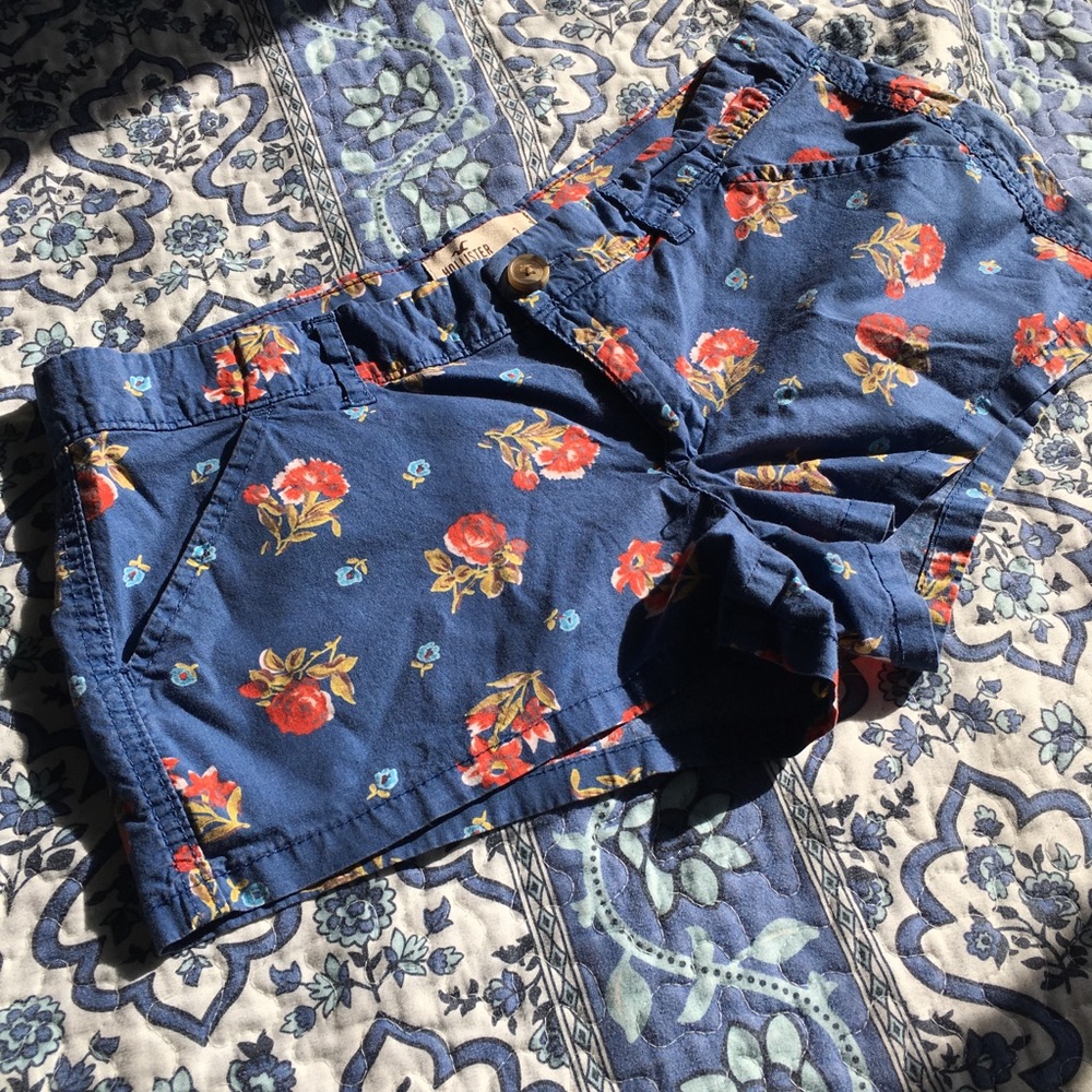 🚫SOLD🚫 Hollister Floral Shorts