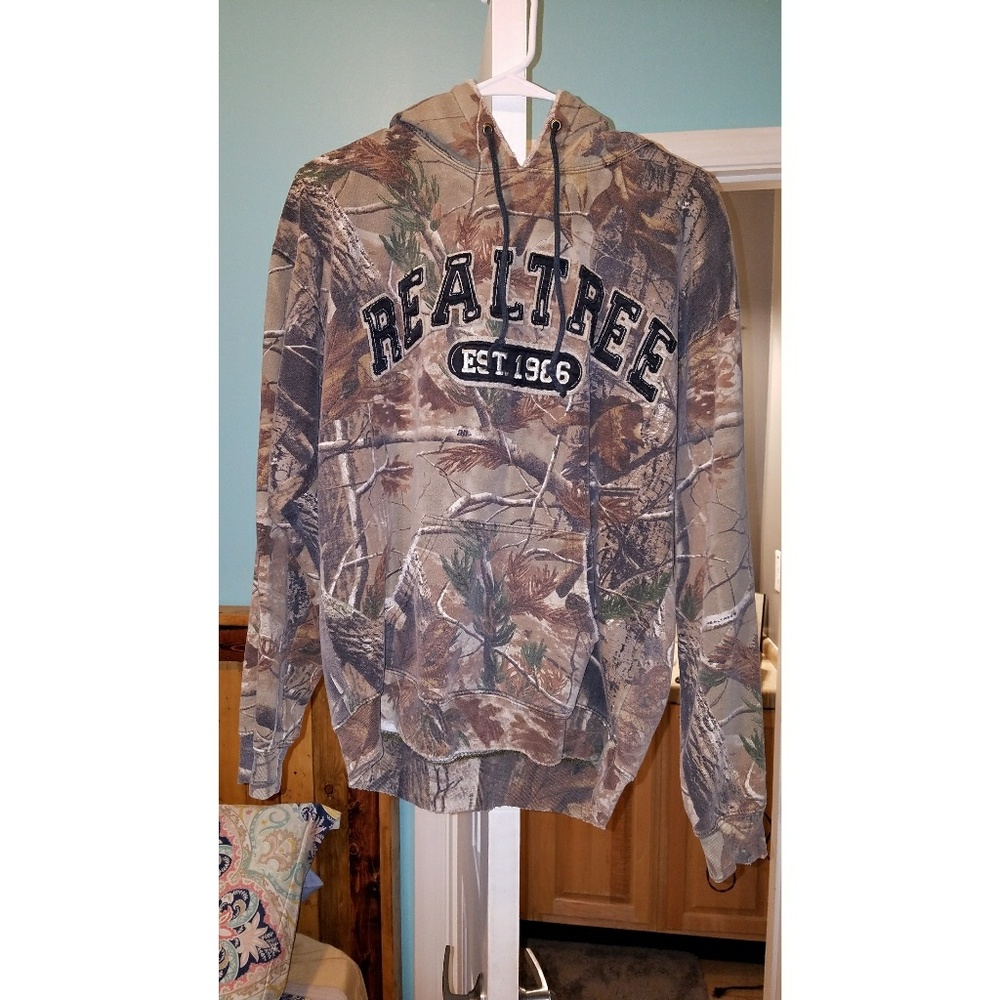 Distressed realtree pull over