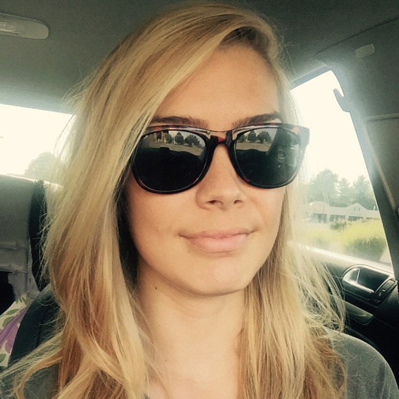 Meet your Posher, Stephanie - Picture 1 of 1