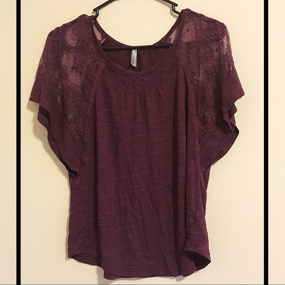 Maroon lace sleeve tshirt