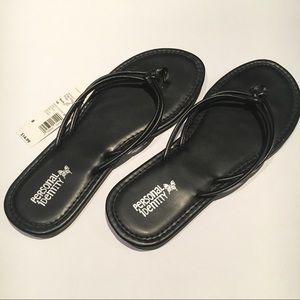 NWT Personal Identity Black Faux Leather Flops
