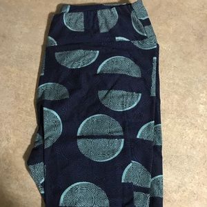 LuLaRoe Tc and 1 pair of TC2