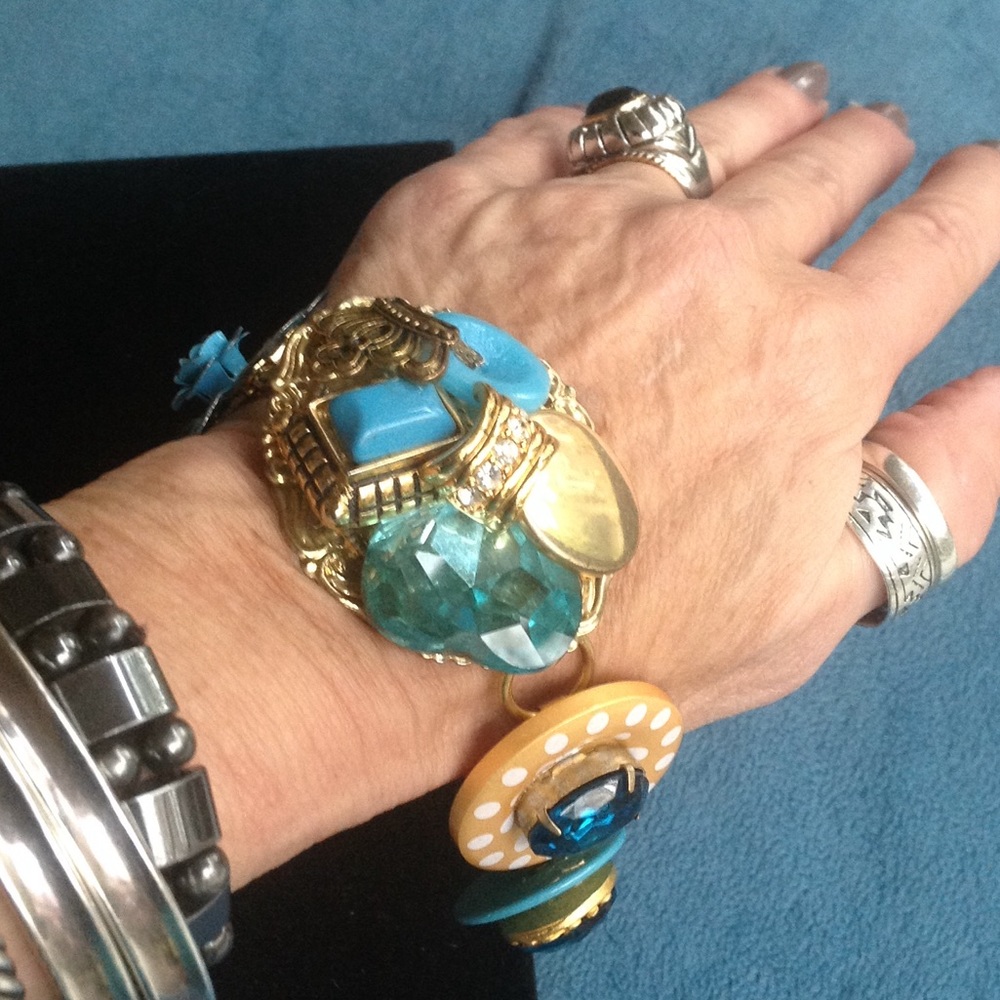 Funky bracelets - Picture 2 of 5