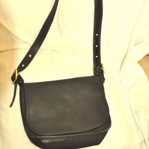 Vintage Coach Handbag in black leather with flap