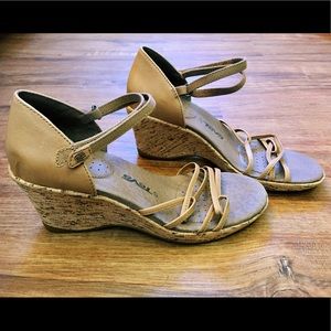 TEVA Riviera Wedge Strappy Tan NWOB