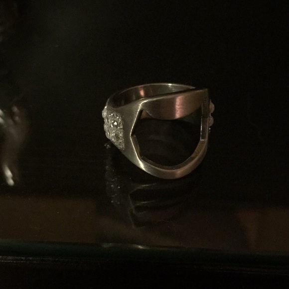 Ring bottle opener! NWOT - Picture 3 of 3