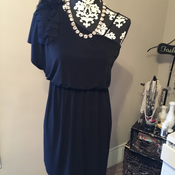 👗Fabulous One Shoulder Black Dress👗 - Picture 3 of 7