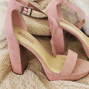 BLUSH HEELS 😍 SIZE 6