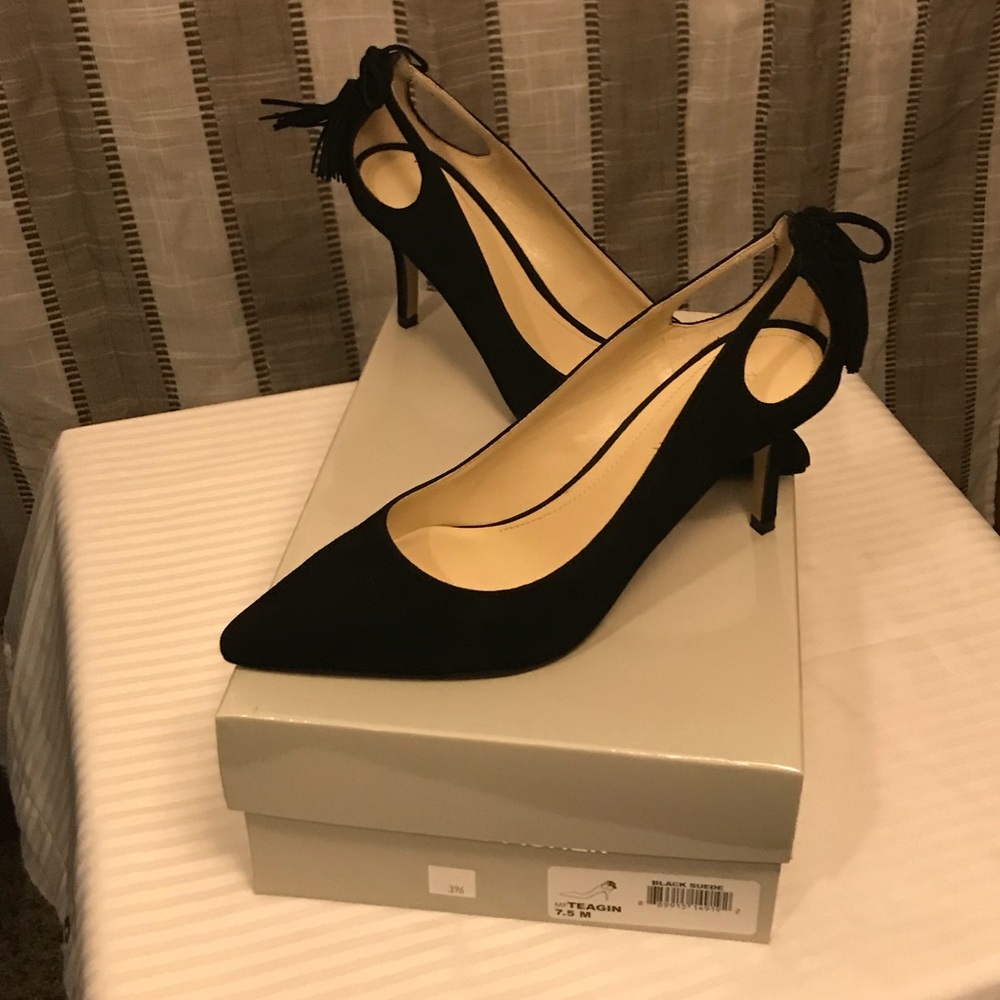 Black heels with a design touch of tassels.