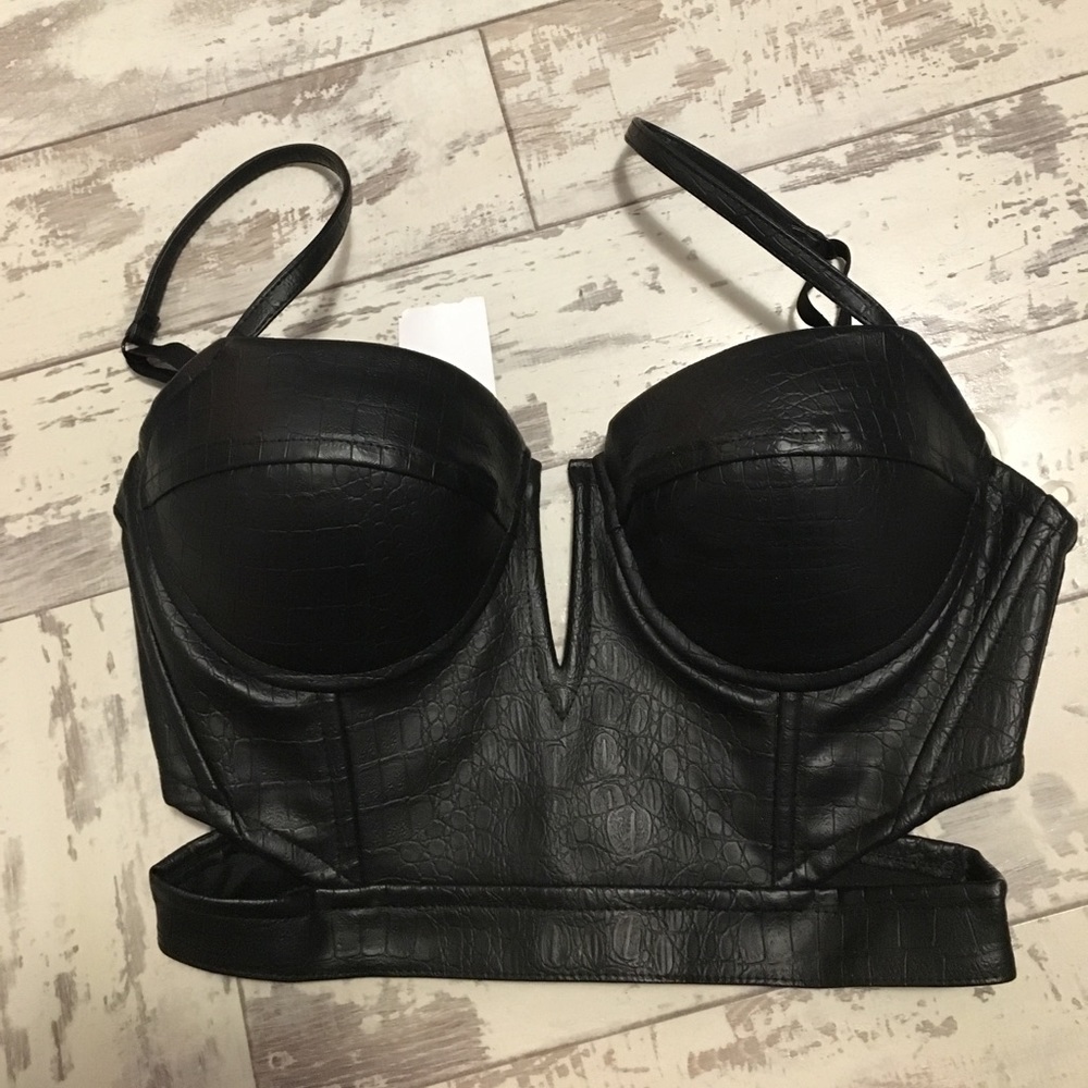 Black alligator print pleather crop top xs