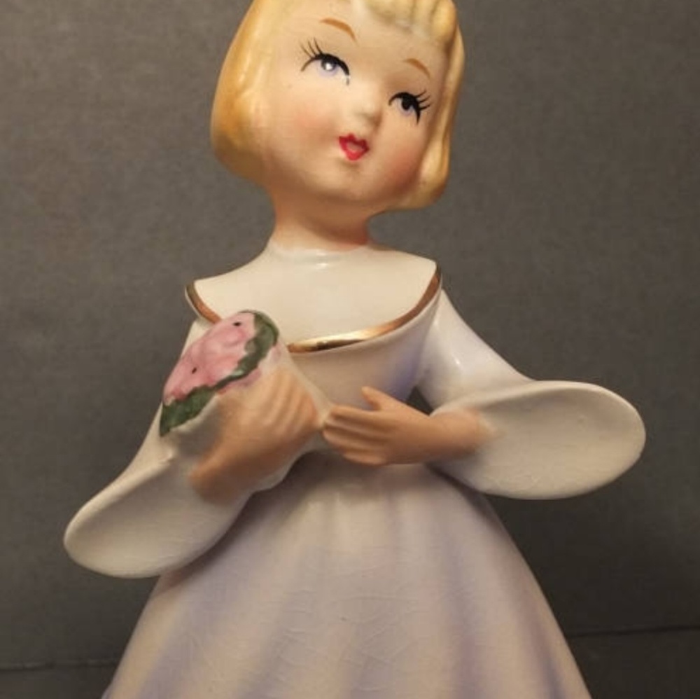 Vintage musical porcelain flower girl. Works.
