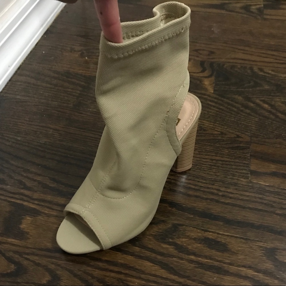 Brand New nude heels