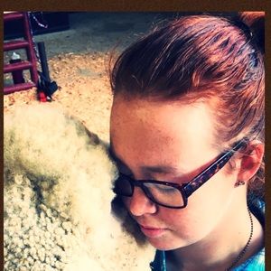 Meet your Posher, Emily