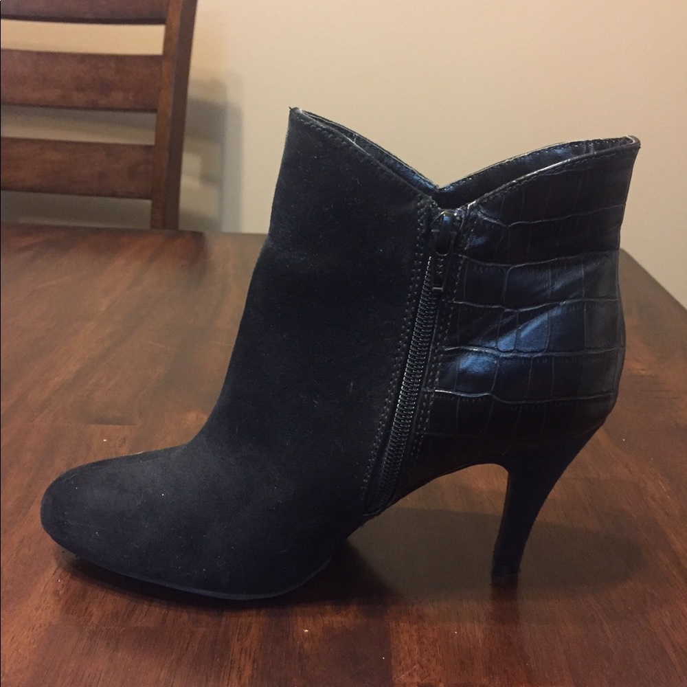 Express black booties - Picture 2 of 3