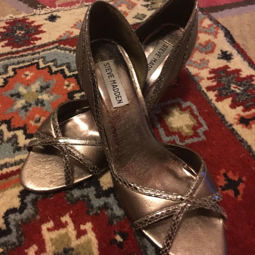Metallic heeled beauties!!!