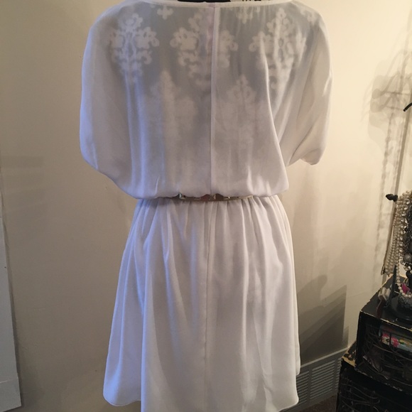 đź‘—Stunning White Dress With Gold Detail at the Top - Picture 3 of 5