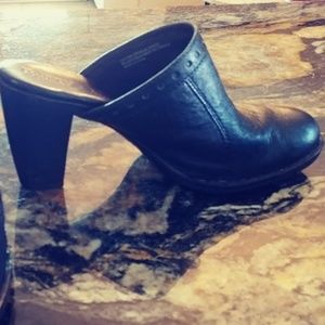 BORN High Heeled Blk Leather Clog