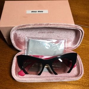 MIU MIU SUNGLASSES