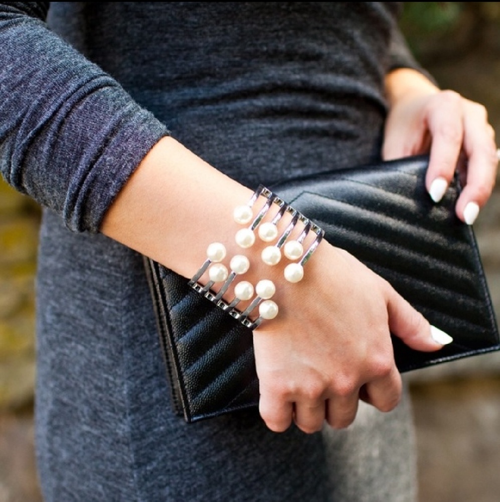 💕T&J Silver Cluster Pearl Hinged Bangle