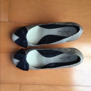 Lela Rose neat pumps.