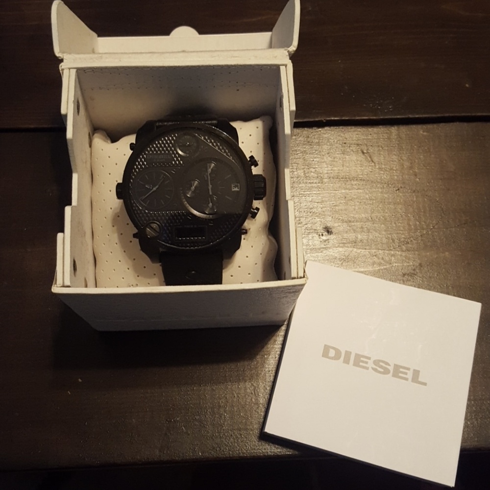 Authentic Diesel DZ-7193 Mens Watch- black