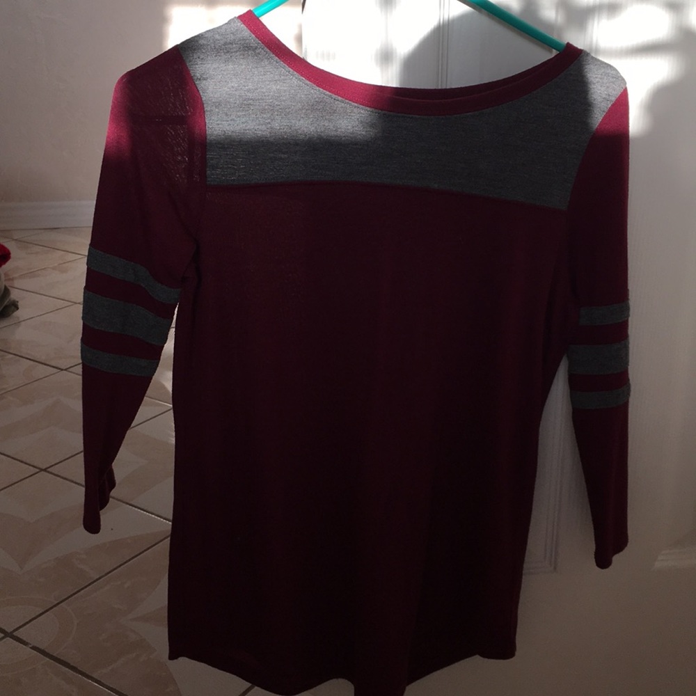 grey & maroon sweater ( MEDIUM FOR ADULTS )