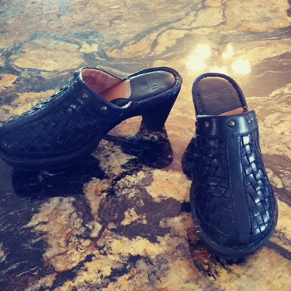 BORN woven leather clogs Size 7w