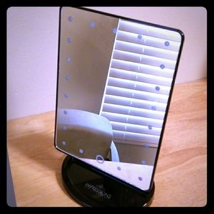 Light up vanity mirror