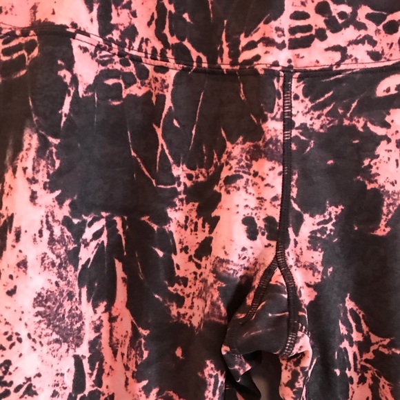 Calvin Klein Splatter Yoga Pants - Picture 2 of 5