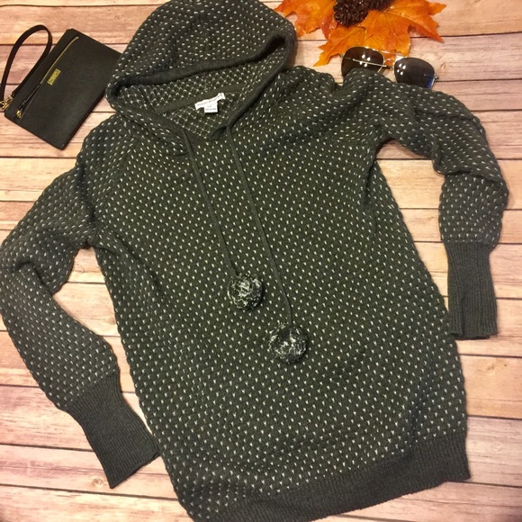 Wearing Your ❤️ On Your Sleeve Sweaters - ⚡️⚡️NWOT Gray Hooded Pom Pom W/Drawstring Sweater